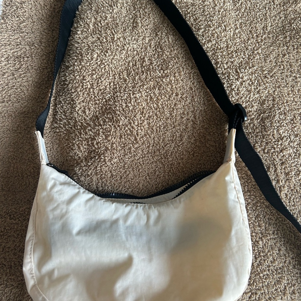 BAGGU Cream Crescent bag